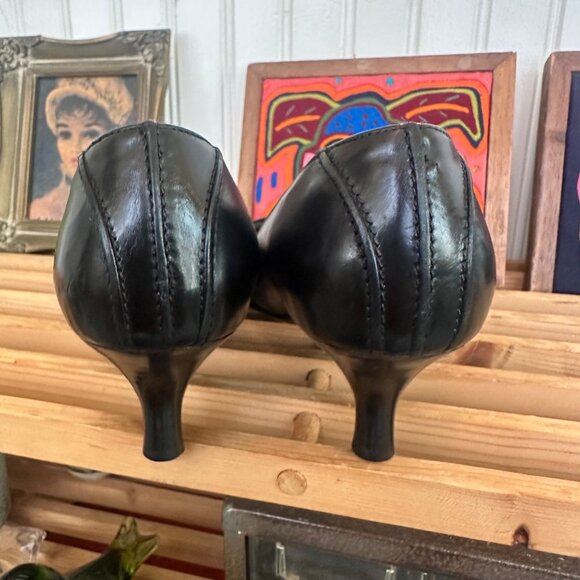 Salvatore Ferragamo Black Leather Pumps With Gold Buckles Size 7.5 - Picture 4 of 10